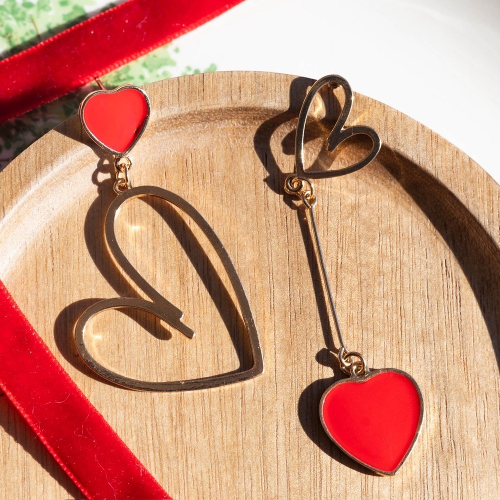 ✨ModCloth Posey Red & Gold Heart Earrings - Picture 9 of 9